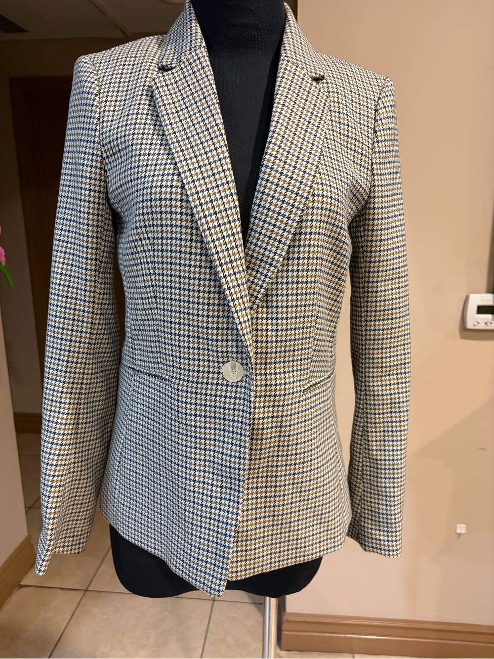 H&M Black, White & Tan Houndstooth Single-Button Blazer